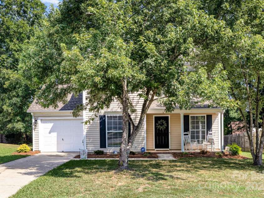 1909 Safflower Circle, Charlotte, NC 28262.  MLS# CAR4283020, YatesRealty ID 29058. 