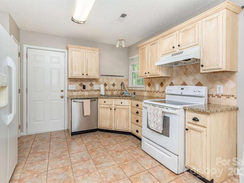1909 Safflower Circle, Charlotte, NC 28262.  MLS# CAR4283020, YatesRealty ID 29058. 