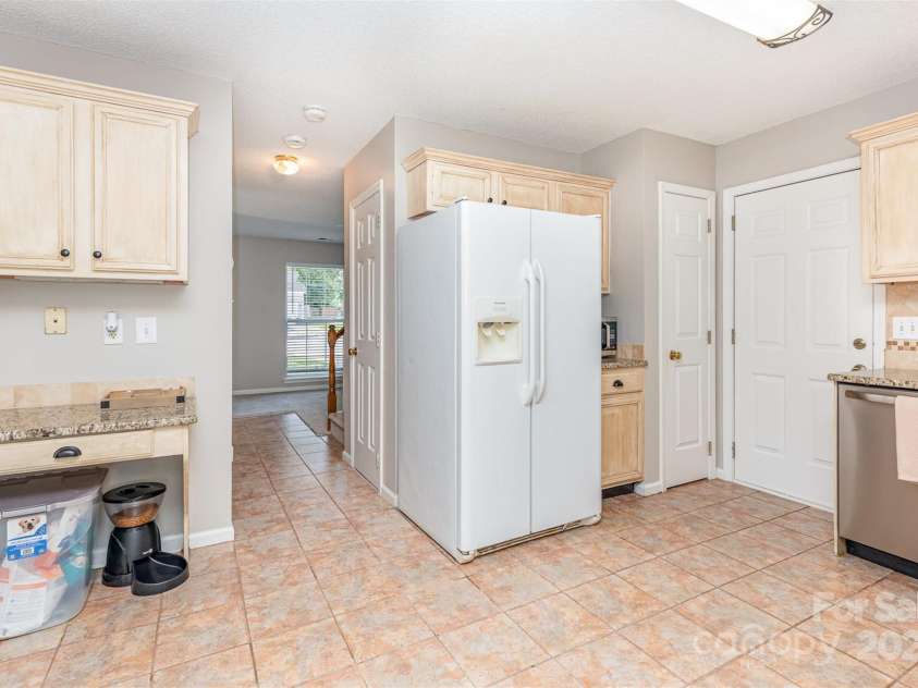 1909 Safflower Circle, Charlotte, NC 28262.  MLS# CAR4283020, YatesRealty ID 29058. 