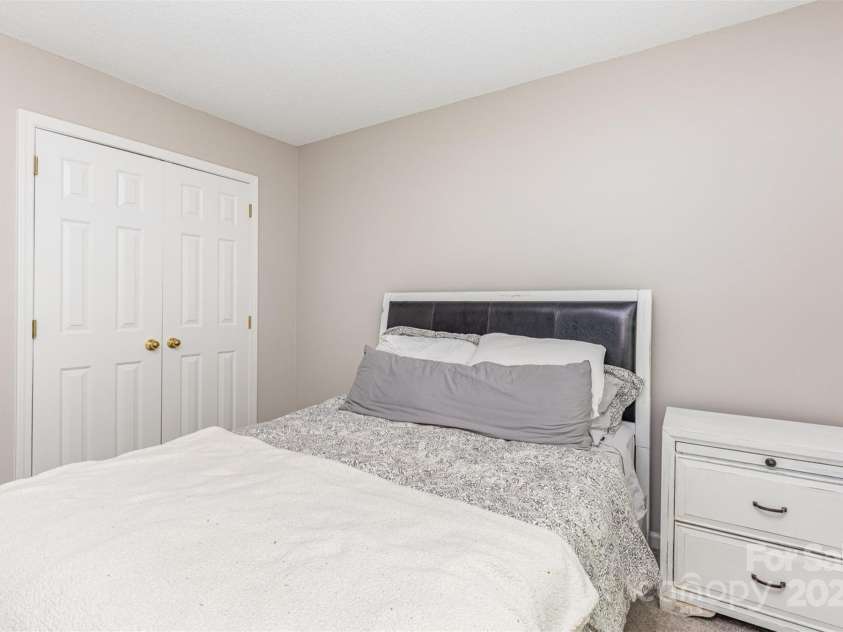 1909 Safflower Circle, Charlotte, NC 28262.  MLS# CAR4283020, YatesRealty ID 29058. 