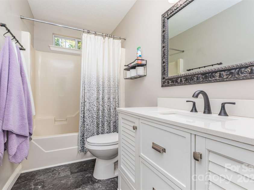 1909 Safflower Circle, Charlotte, NC 28262.  MLS# CAR4283020, YatesRealty ID 29058. 