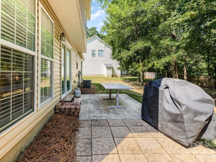 1909 Safflower Circle, Charlotte, NC 28262.  MLS# CAR4283020, YatesRealty ID 29058. 