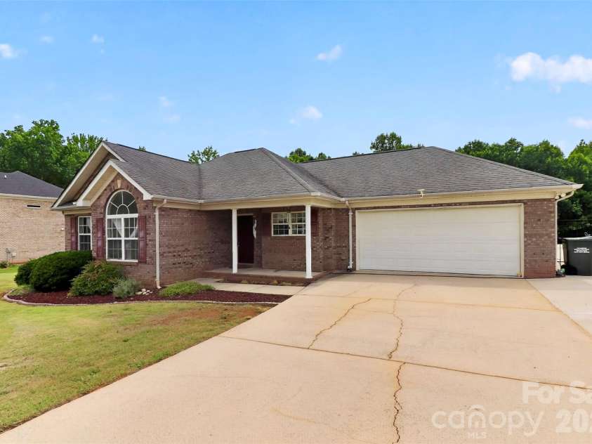 2823 Gourdvine Drive, Marshville, NC 28103.  MLS# CAR4382980, YatesRealty ID 29059. 