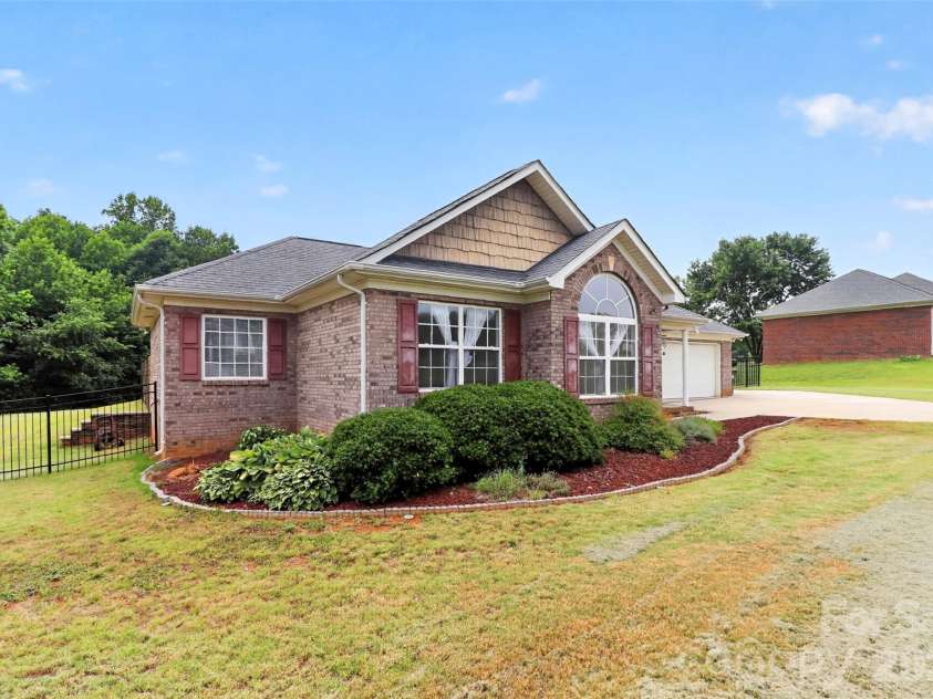 2823 Gourdvine Drive, Marshville, NC 28103.  MLS# CAR4382980, YatesRealty ID 29059. 