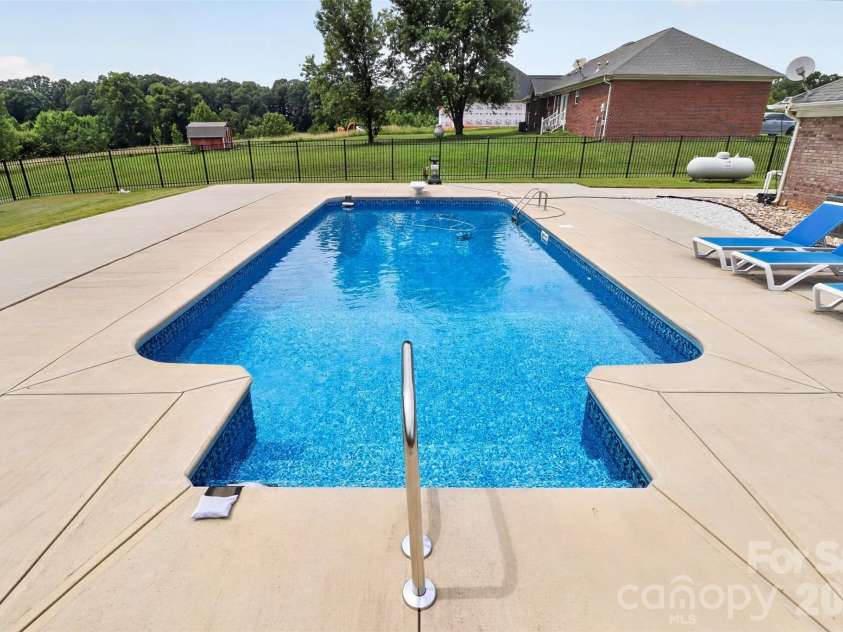 2823 Gourdvine Drive, Marshville, NC 28103.  MLS# CAR4382980, YatesRealty ID 29059. 