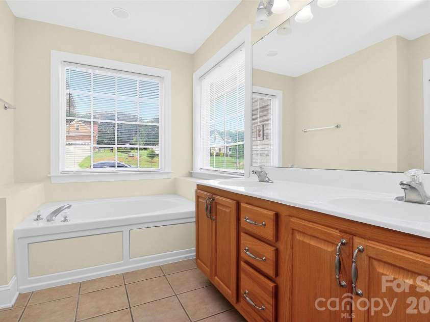 2823 Gourdvine Drive, Marshville, NC 28103.  MLS# CAR4382980, YatesRealty ID 29059. Primary Bathroom