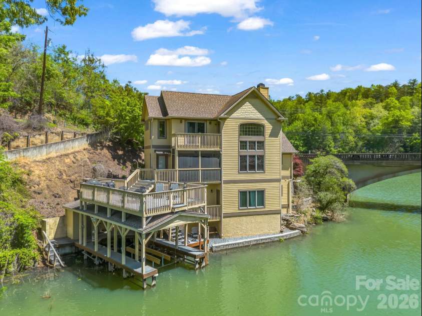 105 Tryon Bay Circle, Lake Lure, NC 28746.  MLS# CAR4353916, YatesRealty ID 2906. 