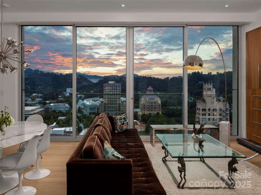 7 Patton Avenue, Asheville, NC 28801.  MLS# CAR4289791, YatesRealty ID 2906. 