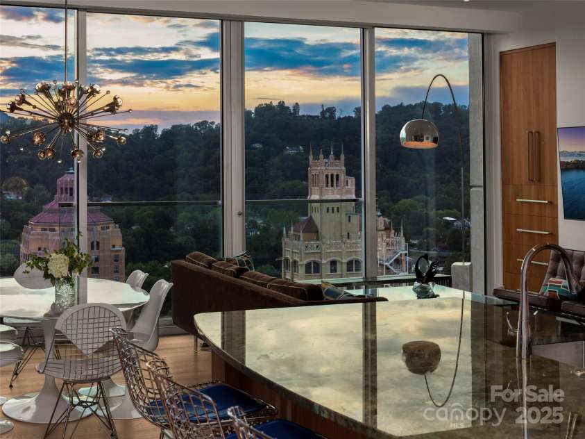 7 Patton Avenue, Asheville, NC 28801.  MLS# CAR4289791, YatesRealty ID 2906. 