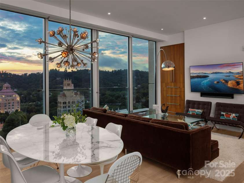 7 Patton Avenue, Asheville, NC 28801.  MLS# CAR4289791, YatesRealty ID 2906. 