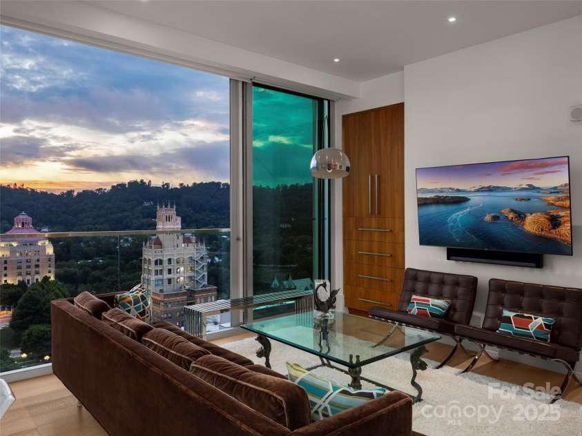 7 Patton Avenue, Asheville, NC 28801.  MLS# CAR4289791, YatesRealty ID 2906. 