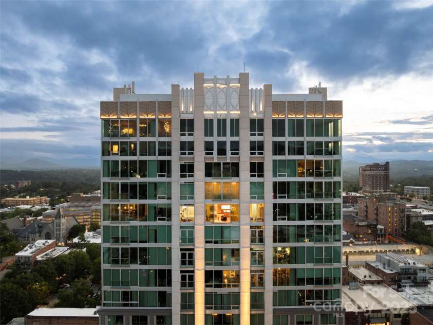 7 Patton Avenue, Asheville, NC 28801.  MLS# CAR4289791, YatesRealty ID 2906. 