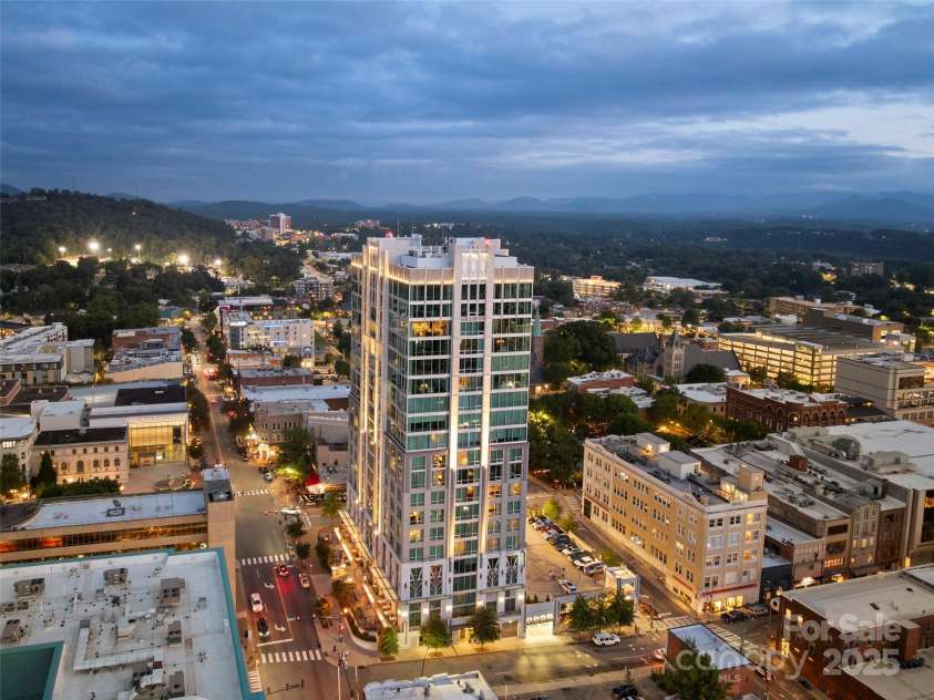 7 Patton Avenue, Asheville, NC 28801.  MLS# CAR4289791, YatesRealty ID 2906. 