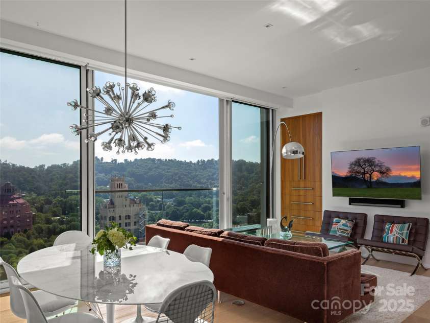 7 Patton Avenue, Asheville, NC 28801.  MLS# CAR4289791, YatesRealty ID 2906. 