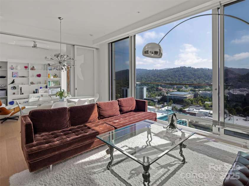 7 Patton Avenue, Asheville, NC 28801.  MLS# CAR4289791, YatesRealty ID 2906. 