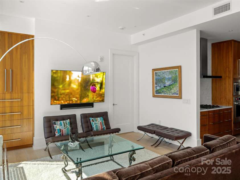 7 Patton Avenue, Asheville, NC 28801.  MLS# CAR4289791, YatesRealty ID 2906. 