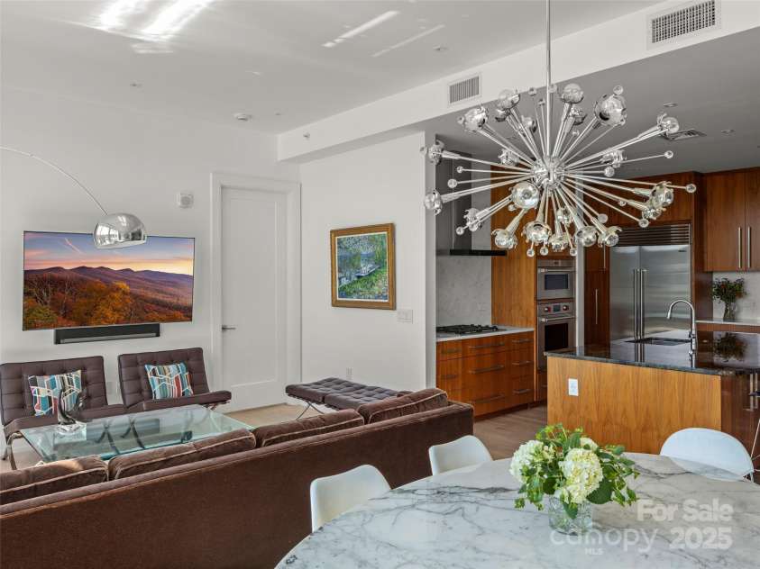 7 Patton Avenue, Asheville, NC 28801.  MLS# CAR4289791, YatesRealty ID 2906. 