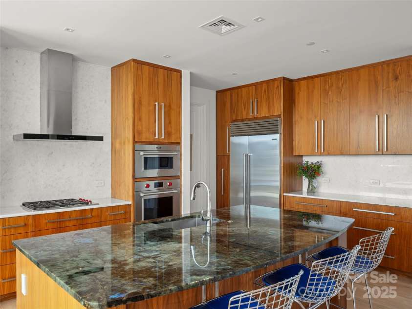 7 Patton Avenue, Asheville, NC 28801.  MLS# CAR4289791, YatesRealty ID 2906. 