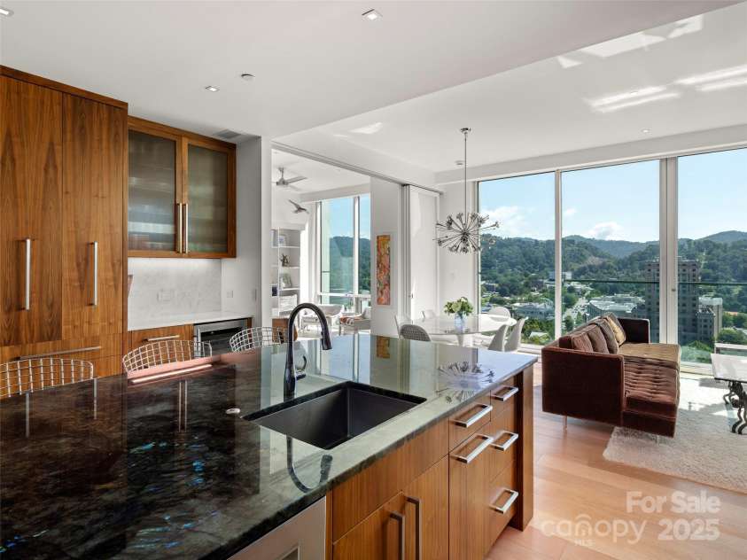 7 Patton Avenue, Asheville, NC 28801.  MLS# CAR4289791, YatesRealty ID 2906. 