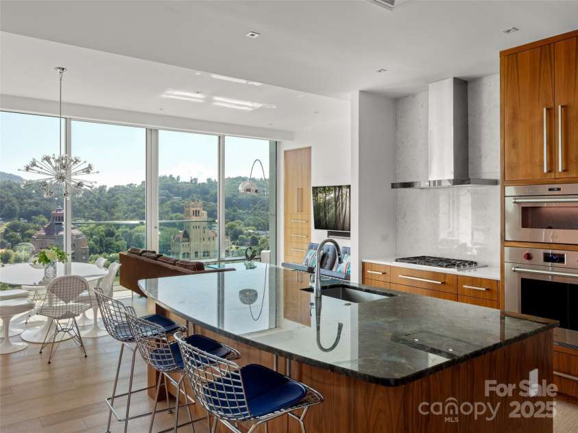 7 Patton Avenue, Asheville, NC 28801.  MLS# CAR4289791, YatesRealty ID 2906. 