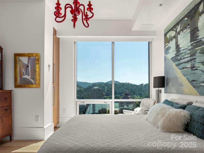 7 Patton Avenue, Asheville, NC 28801.  MLS# CAR4289791, YatesRealty ID 2906. 