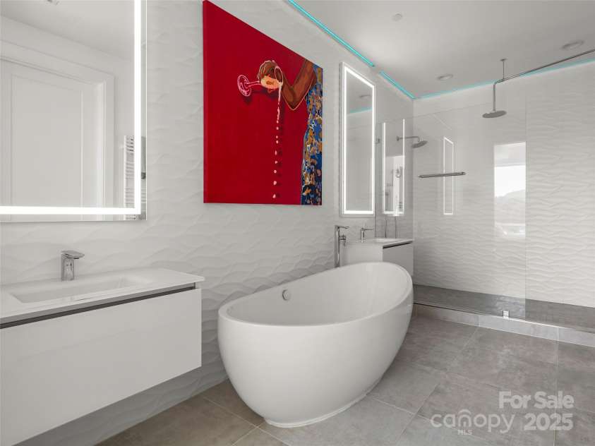 7 Patton Avenue, Asheville, NC 28801.  MLS# CAR4289791, YatesRealty ID 2906. 