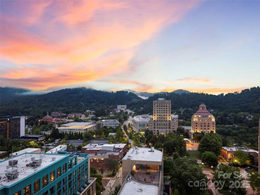 7 Patton Avenue, Asheville, NC 28801.  MLS# CAR4289791, YatesRealty ID 2906. 