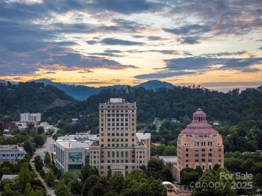 7 Patton Avenue, Asheville, NC 28801.  MLS# CAR4289791, YatesRealty ID 2906. 