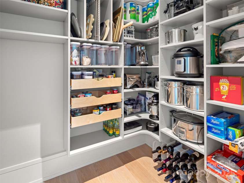 7 Patton Avenue, Asheville, NC 28801.  MLS# CAR4289791, YatesRealty ID 2906. 