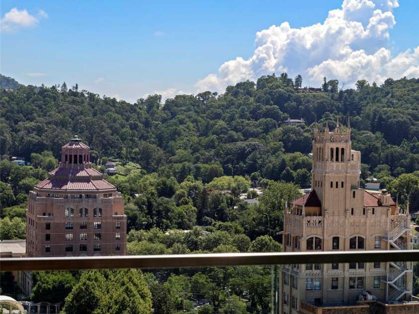 7 Patton Avenue, Asheville, NC 28801.  MLS# CAR4289791, YatesRealty ID 2906. 