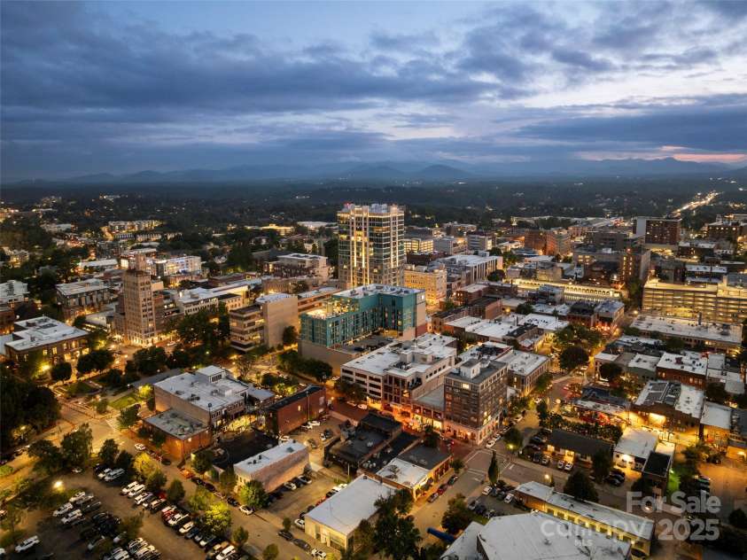 7 Patton Avenue, Asheville, NC 28801.  MLS# CAR4289791, YatesRealty ID 2906. 