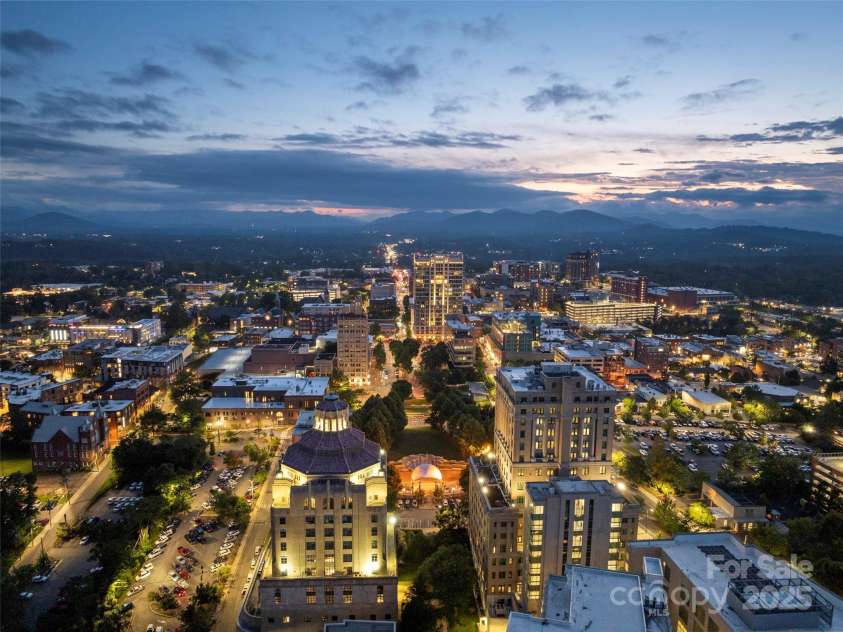 7 Patton Avenue, Asheville, NC 28801.  MLS# CAR4289791, YatesRealty ID 2906. 