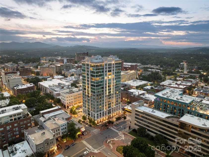 7 Patton Avenue, Asheville, NC 28801.  MLS# CAR4289791, YatesRealty ID 2906. 