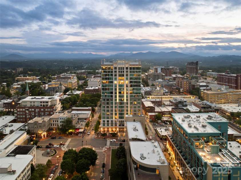 7 Patton Avenue, Asheville, NC 28801.  MLS# CAR4289791, YatesRealty ID 2906. 
