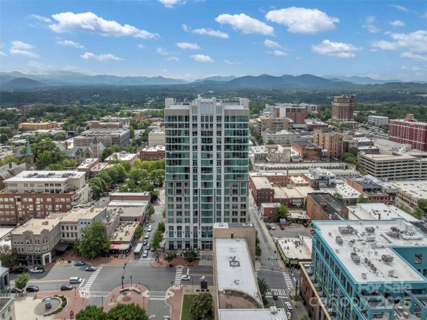 7 Patton Avenue, Asheville, NC 28801.  MLS# CAR4289791, YatesRealty ID 2906. 