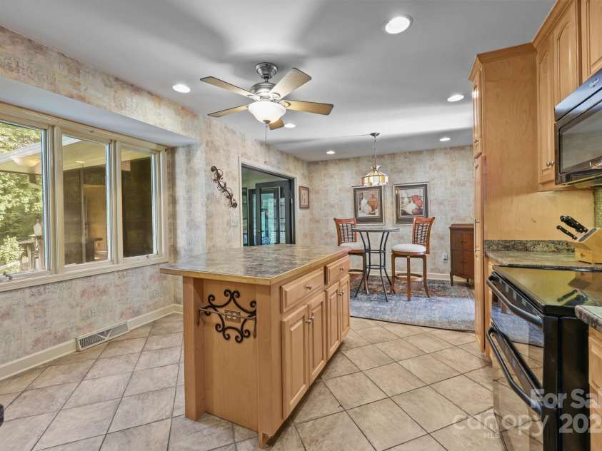 124 Stoneybrook Road, Salisbury, NC 28147.  MLS# CAR4282890, YatesRealty ID 29060. 