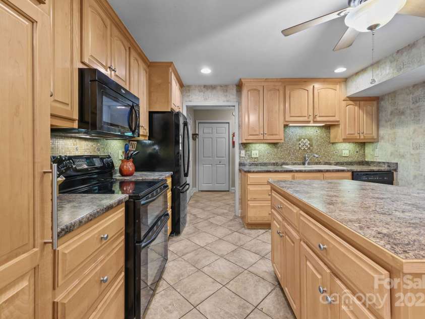 124 Stoneybrook Road, Salisbury, NC 28147.  MLS# CAR4282890, YatesRealty ID 29060. 