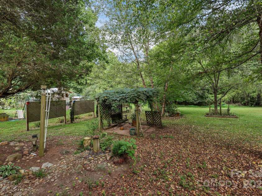 124 Stoneybrook Road, Salisbury, NC 28147.  MLS# CAR4282890, YatesRealty ID 29060. 