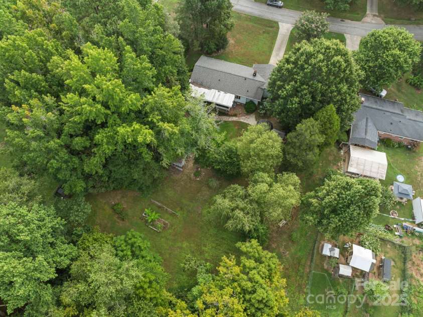 124 Stoneybrook Road, Salisbury, NC 28147.  MLS# CAR4282890, YatesRealty ID 29060. 