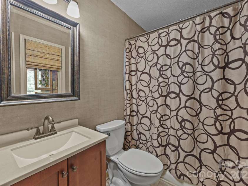 124 Stoneybrook Road, Salisbury, NC 28147.  MLS# CAR4282890, YatesRealty ID 29060. Primary Bath