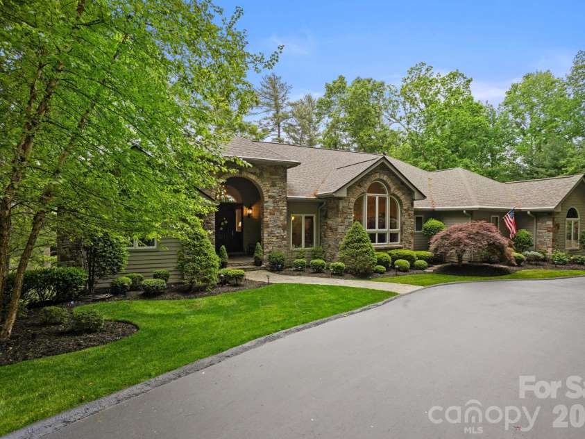 209 Pineholt Lane, Flat Rock, NC 28731.  MLS# CAR4387612, YatesRealty ID 29060. 
