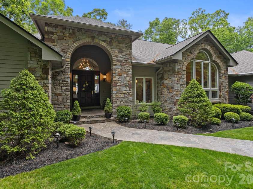 209 Pineholt Lane, Flat Rock, NC 28731.  MLS# CAR4387612, YatesRealty ID 29060. 
