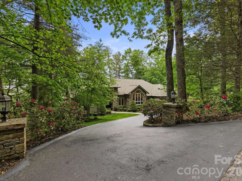 209 Pineholt Lane, Flat Rock, NC 28731.  MLS# CAR4387612, YatesRealty ID 29060. 