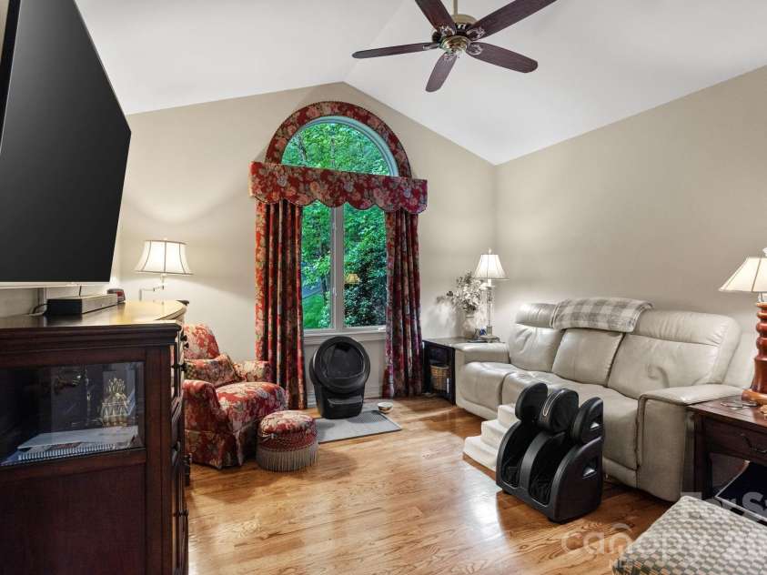 209 Pineholt Lane, Flat Rock, NC 28731.  MLS# CAR4387612, YatesRealty ID 29060. 