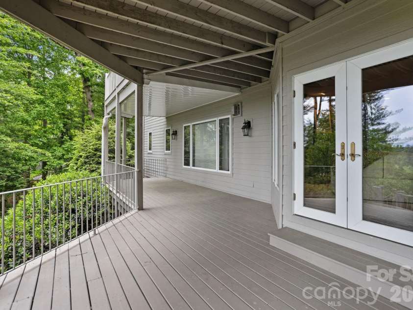 209 Pineholt Lane, Flat Rock, NC 28731.  MLS# CAR4387612, YatesRealty ID 29060. 