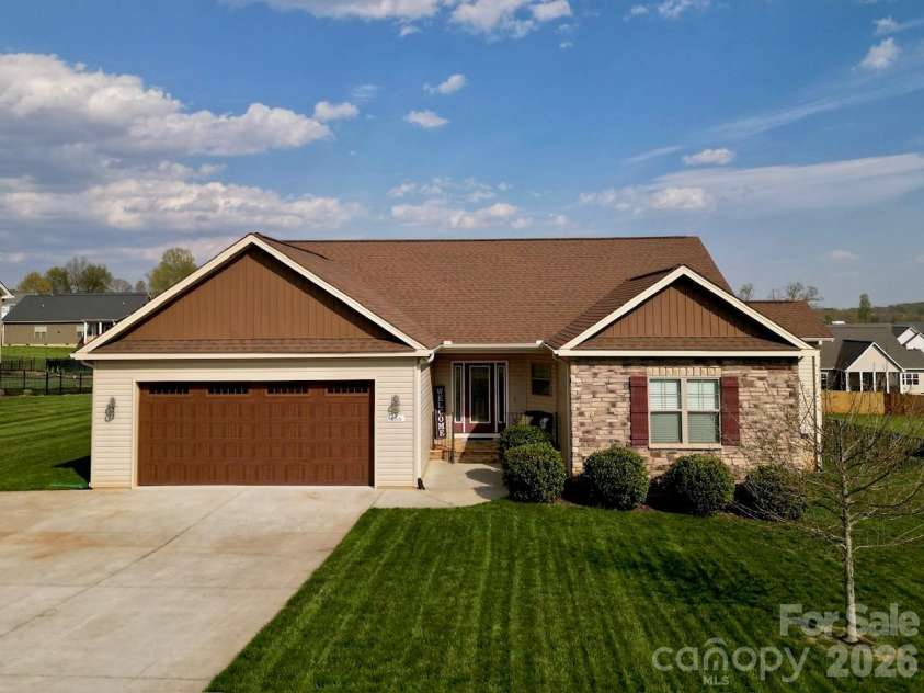 156 Greythorn Drive, Statesville, NC 28625.  MLS# CAR4372191, YatesRealty ID 29061. 