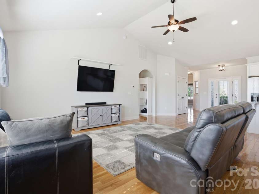 156 Greythorn Drive, Statesville, NC 28625.  MLS# CAR4372191, YatesRealty ID 29061. 