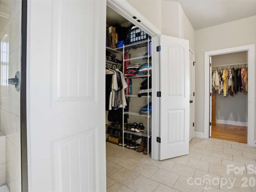 156 Greythorn Drive, Statesville, NC 28625.  MLS# CAR4372191, YatesRealty ID 29061. 