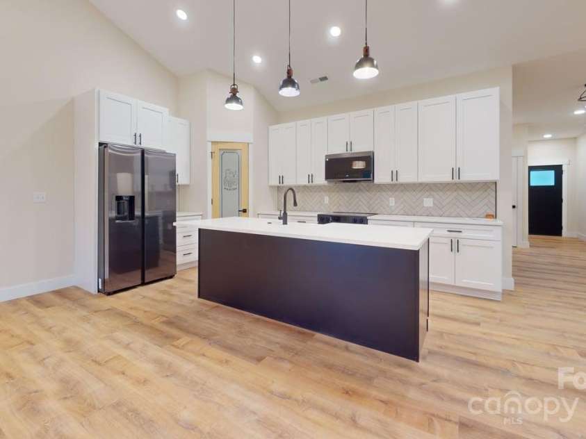 15 Woodchuck Cove, Alexander, NC 28701.  MLS# CAR4254403, YatesRealty ID 29062. 