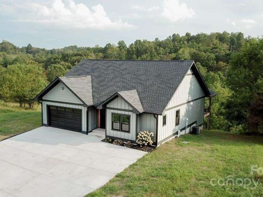 15 Woodchuck Cove, Alexander, NC 28701.  MLS# CAR4254403, YatesRealty ID 29062. 